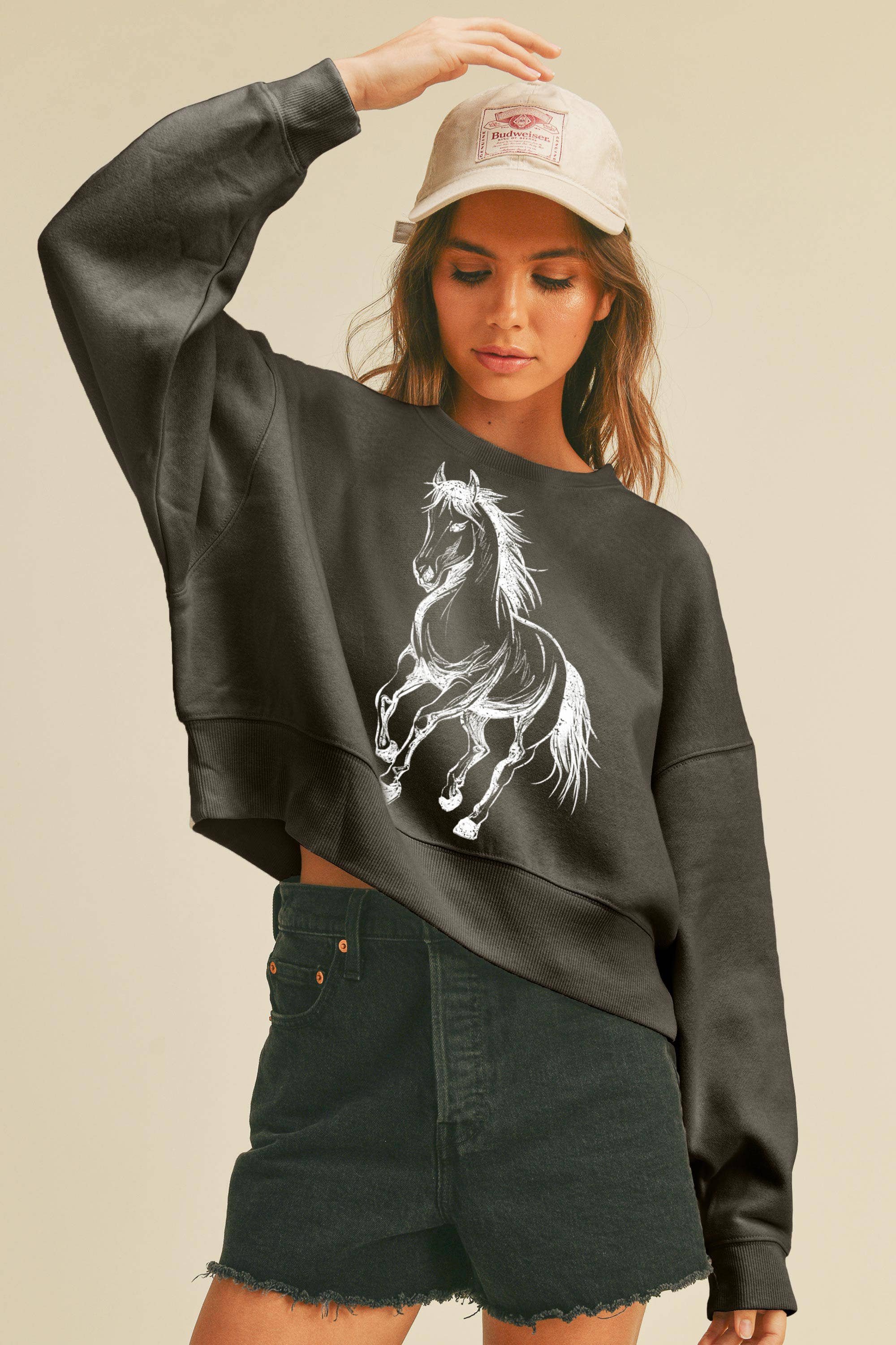 Honestee - Wholesale Grafisch sweatshirt - Dames - Paardenschets Afgeknipte Lange Mouwen Sweatshirt0