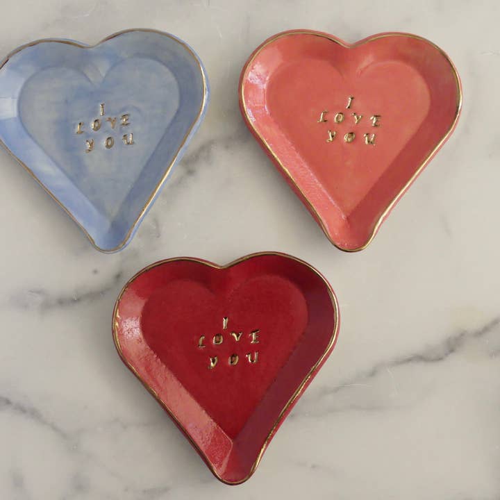 Assiette en forme de cœur fabriquée à la main avec un lustre en or 24 carats. pour la vente par Design by Pouneh