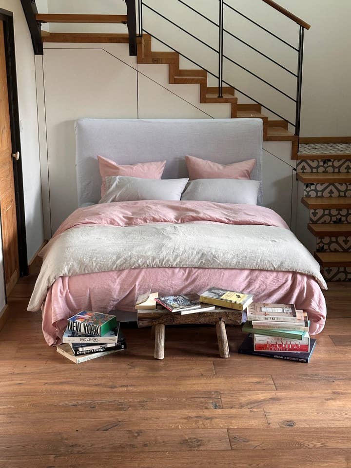 Dekbedovertrekken van gewassen linnen en gewassen katoen in poederroze voor wholesale door la draperie francaise