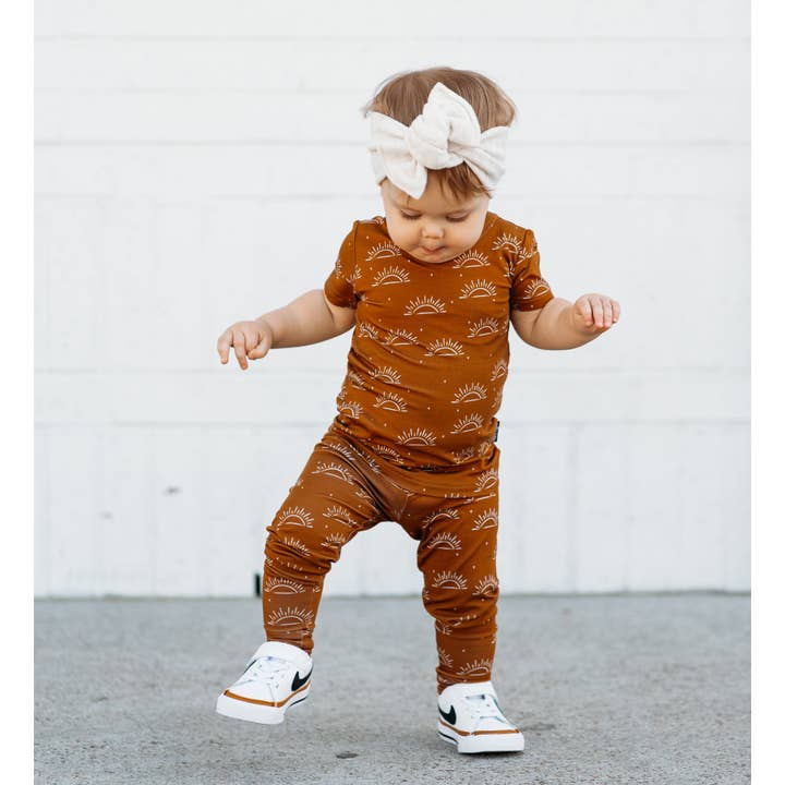 millie + roo LLC - Vente Haut et bas de pyjama – enfant - ENSEMBLES 2 PIÈCES À MANCHES COURTES EN BAMBOU - Sunny Days3