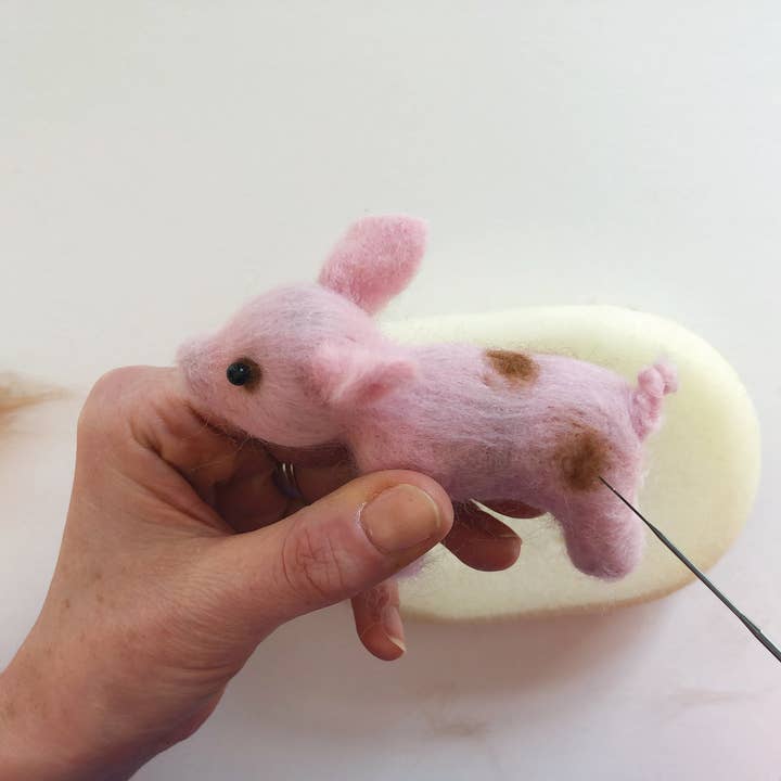 Bergin & Bath - Wholesale DIY craft kit - Needle Felting Kit, Piglet - Learn How To Make Your Own Mini6