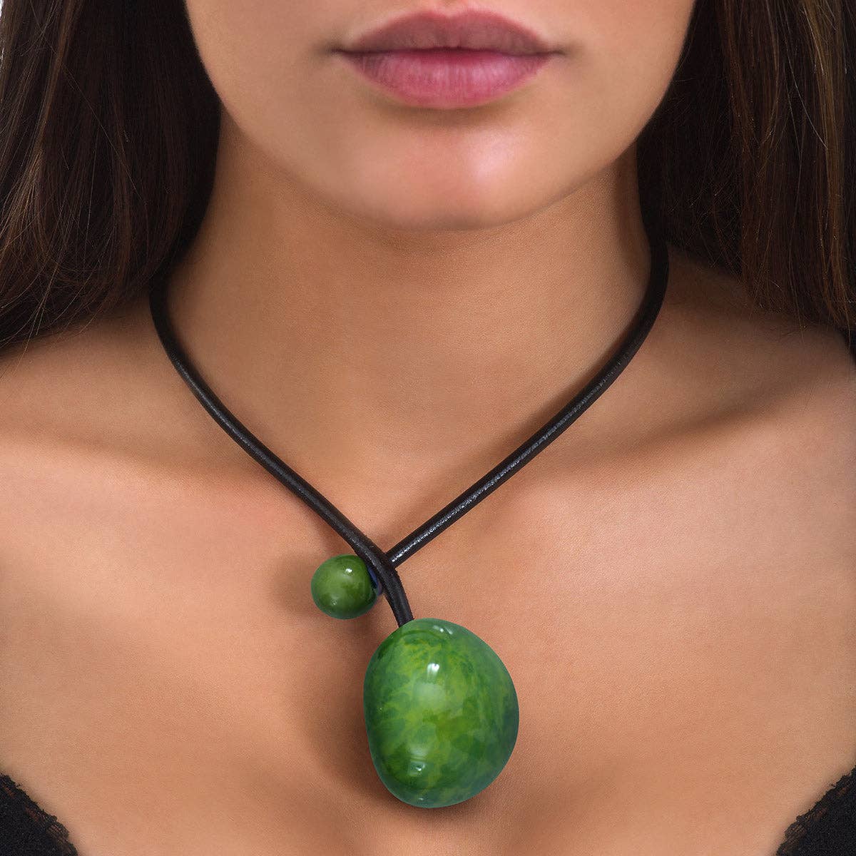Lunasol - Wholesale Choker/Collar - CERISE green necklace in vegetable ivory and leather1