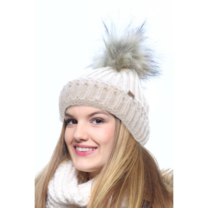 Suzie Q USA – wholesale Mössa - Dam – Stickad mössa med Faux päls Pom Fuzzy