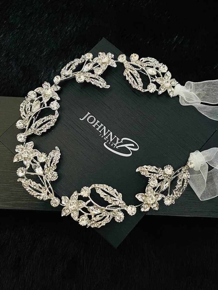 ERANTHE - Delicado pedaço de cabelo de flor de cristal, folhas e bagas em prata por atacado de JohnnyB Jewelry