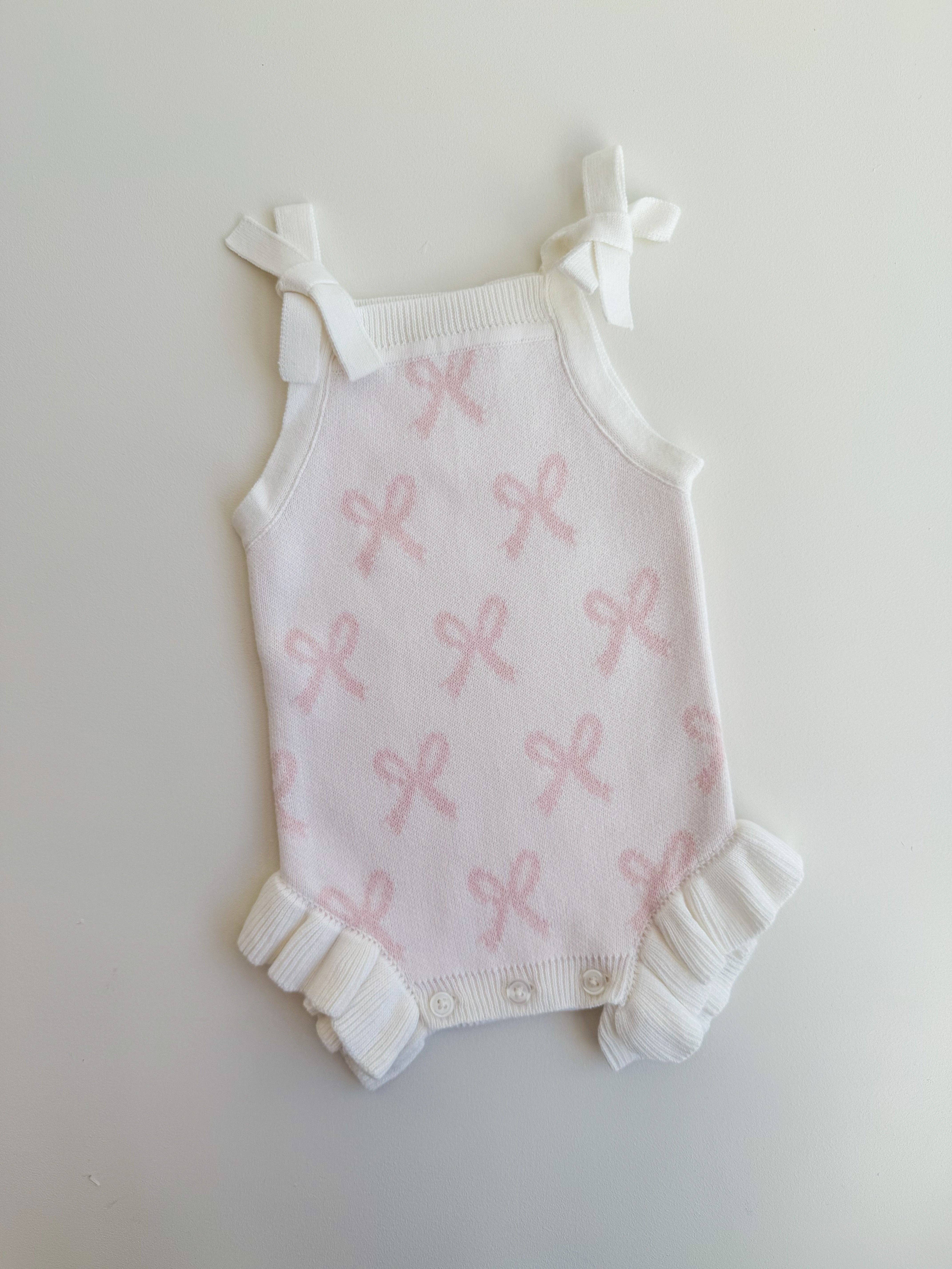 Petite + Co – Großhandel Sicherheits-/Kuscheldecke – Baby – SOMMER-SCHLEIFEN-VOLANT-ROMPER | MILCH1