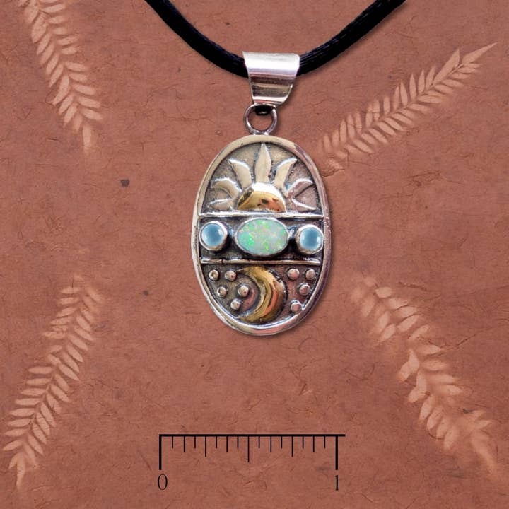 Ciondolo Sole e Luna con opale e topazio blu Londra per la vendita all'ingrosso da parte di Tidepool