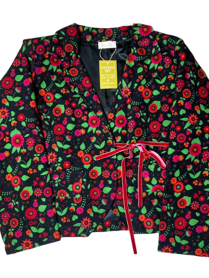Sort bomuldsjakke med blomster og bånd for engroshandel hos Ladin Ozden