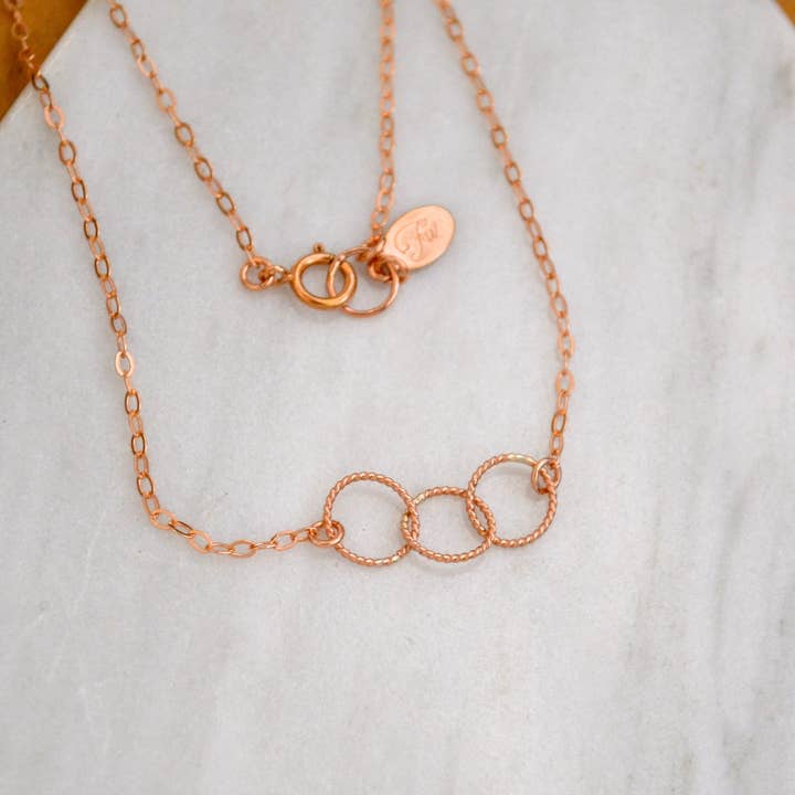 Foamy Wader - Wholesale Pendant/Charm Necklace - Trio Necklace - delicate linked three circle sister necklace