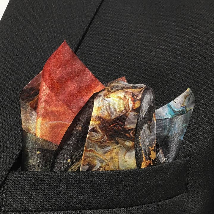 Näsduk Korallvind - Siden Poly - Blå Svart Vit Guld - 33x33 for wholesale by WeikelArt