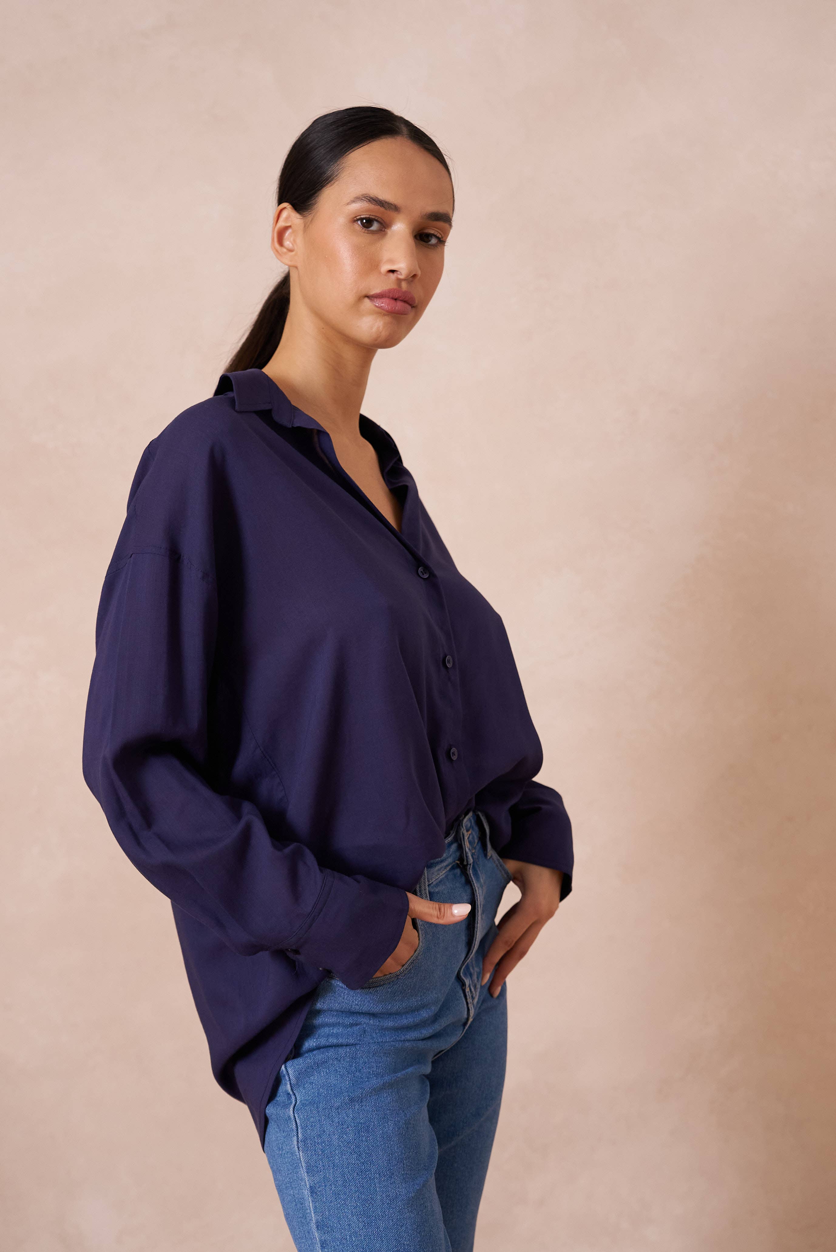 Attentif Paris - Vente Chemise à col boutonné – femme - Chemise unie avec col à revers avec du lin32