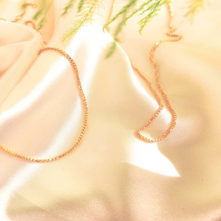 Jolene | Chaîne box en vermeil doré pour la vente par Thimble Rose