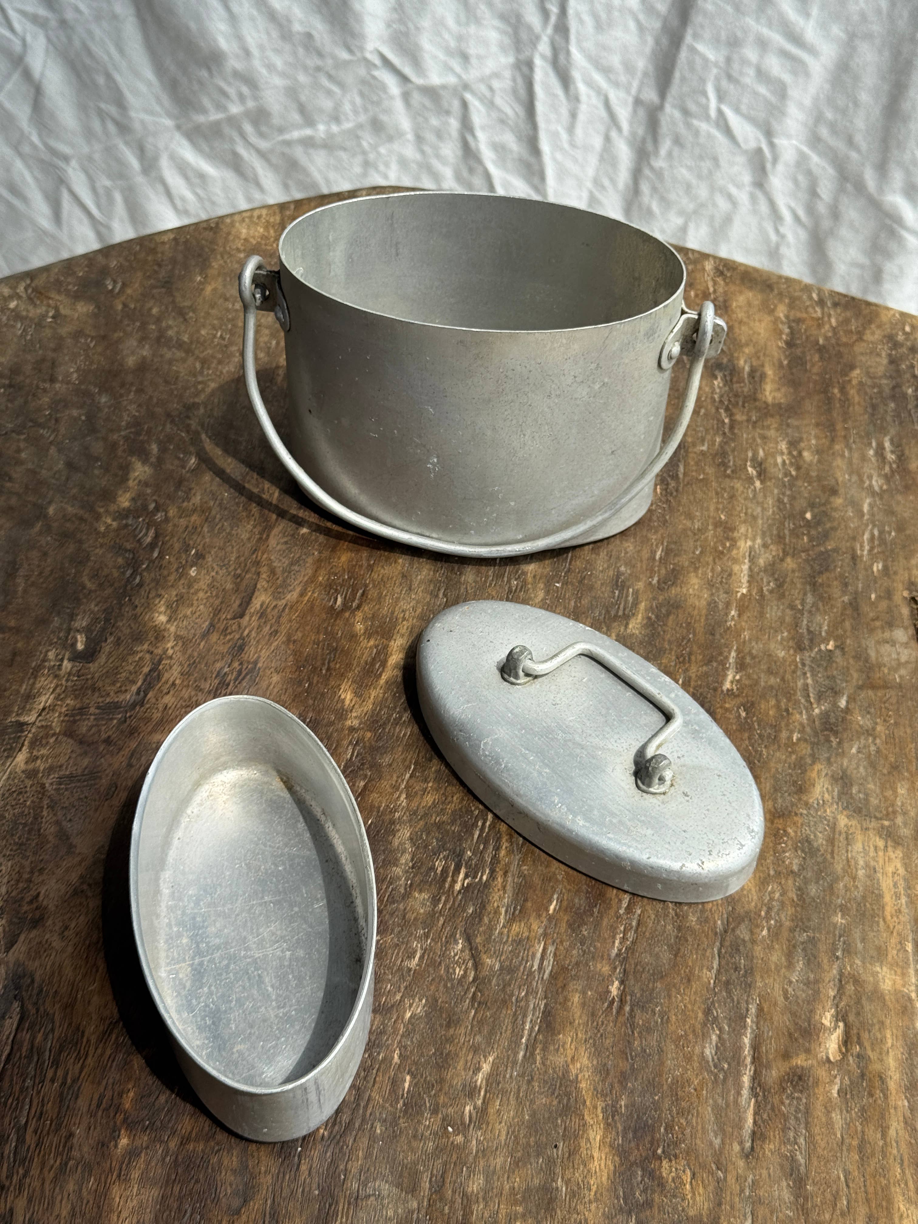 Office Objets – wholesale Prydnadslåda – Liten vintage oval matlåda med handtag och fack7