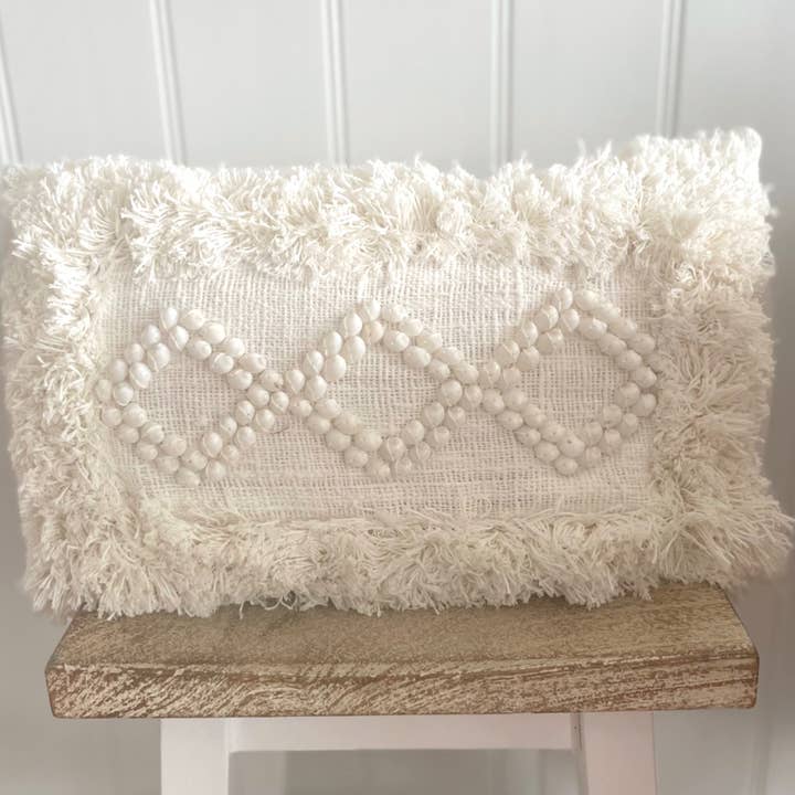 Housse de coussin en coton et coquille Greir pour la vente par Suksma