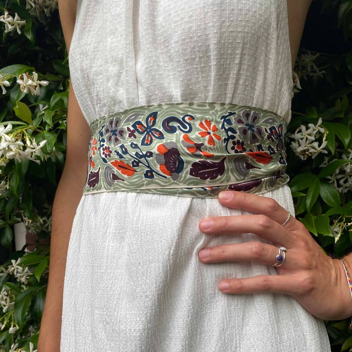 Fascia Giardino Inglese Kaki e ulteriori Risultati per accessori party all'ingrosso. Resi gratuiti e termini di pagamento a 60 giorni su Faire in tendenza su Faire.