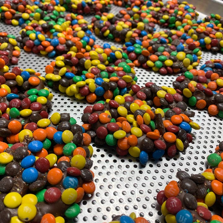 O'Shea's Candies Sweet Shop - Wholesale Chocolate Covered Sweets - Gourmet Decorated Pretzel Stacks 6PK w/ Bow 🥨4