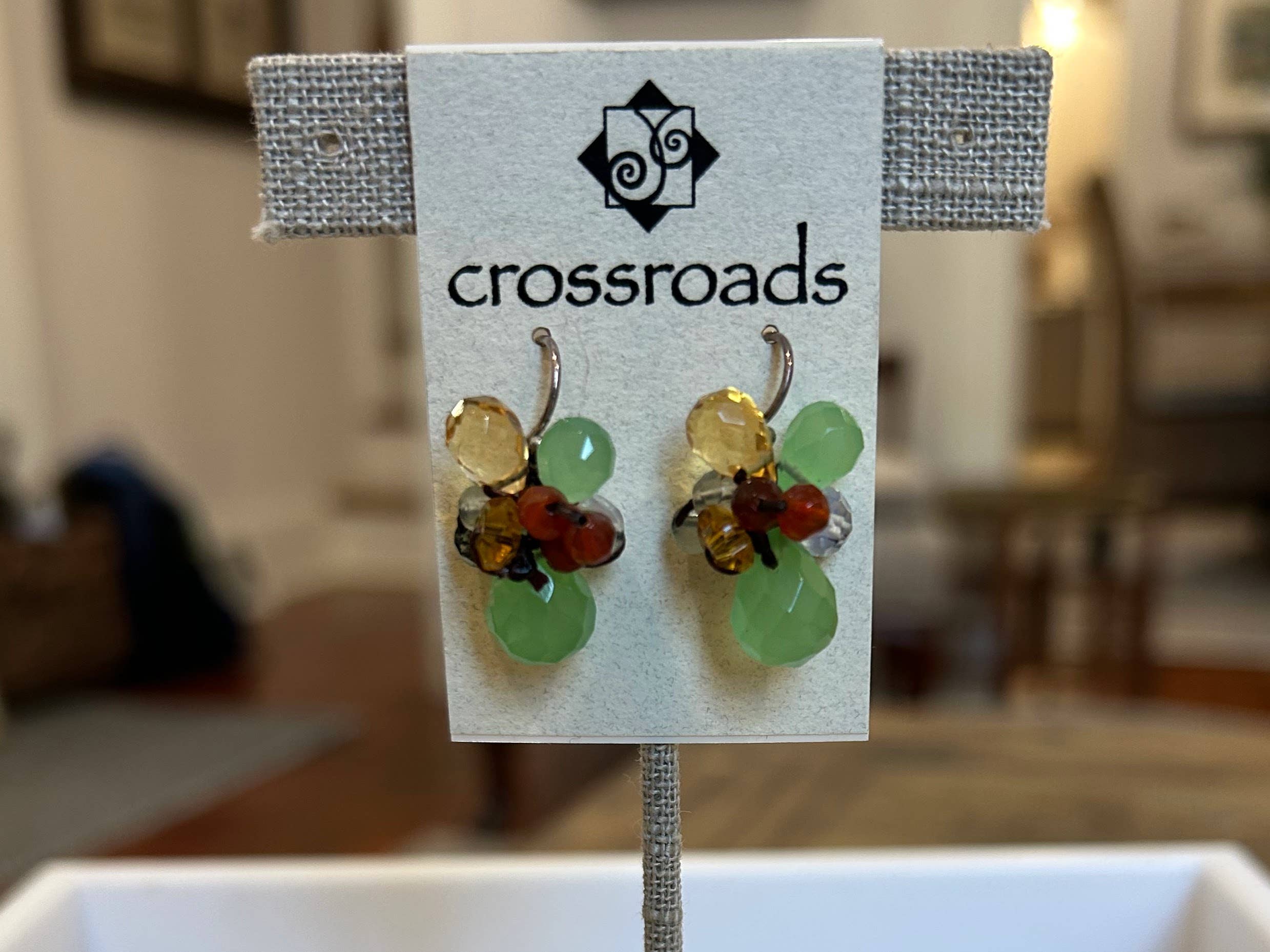 Crossroads Accessories Inc – wholesale Hängande örhängen – Sten- och glasörhängen i jordnära toner