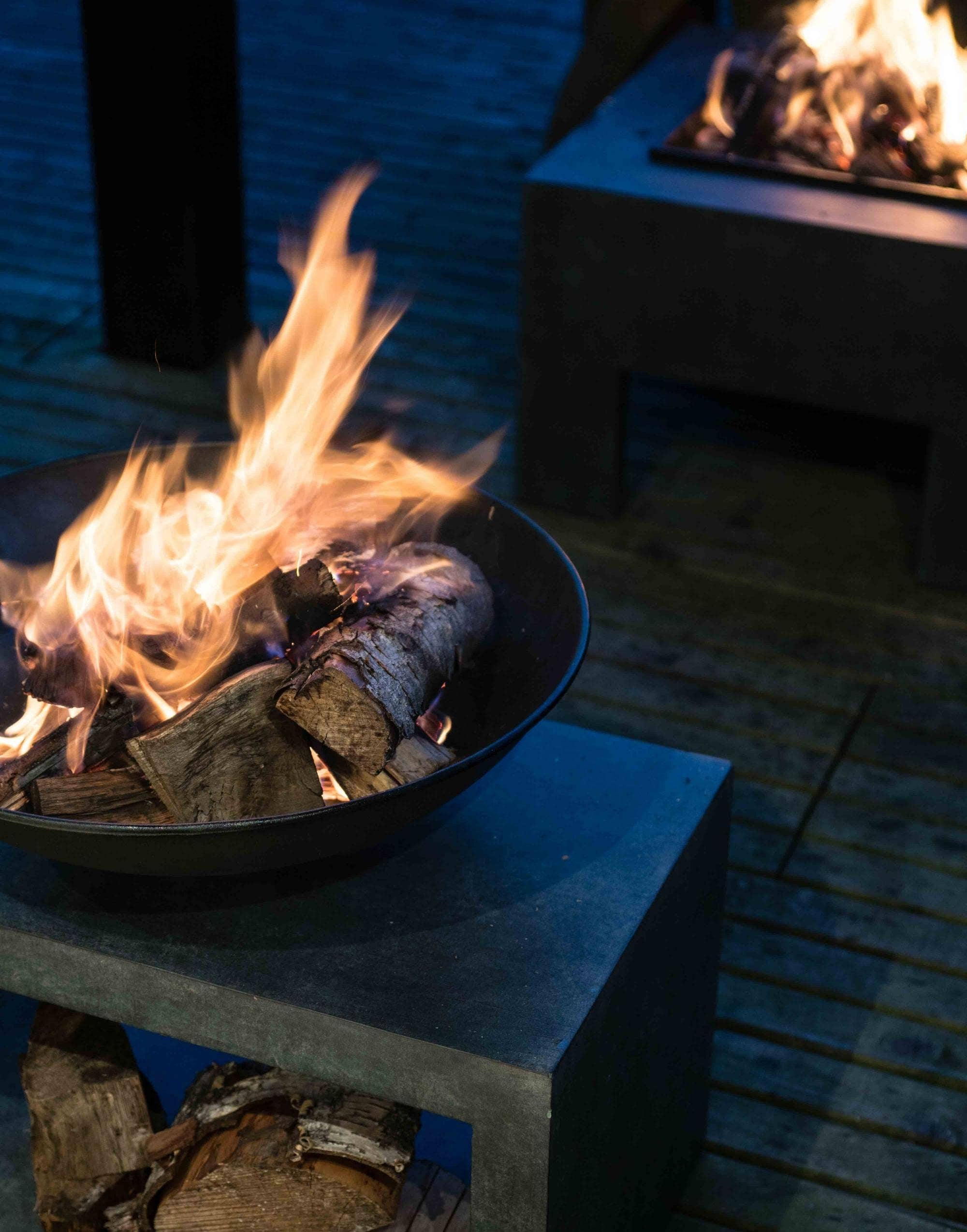 Ivyline – Großhandel Feuerstelle – Edelstahl-Feuerschale auf rechteckigem Fibreclay-Sockel H52 cm9