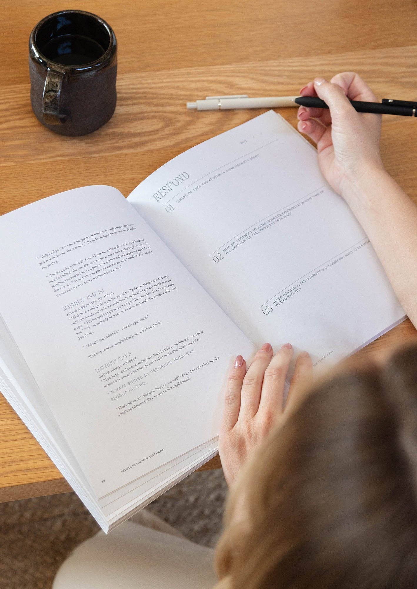 She Reads Truth - Wholesale Religion Book - People in the New Testament Women's Reading Guide4