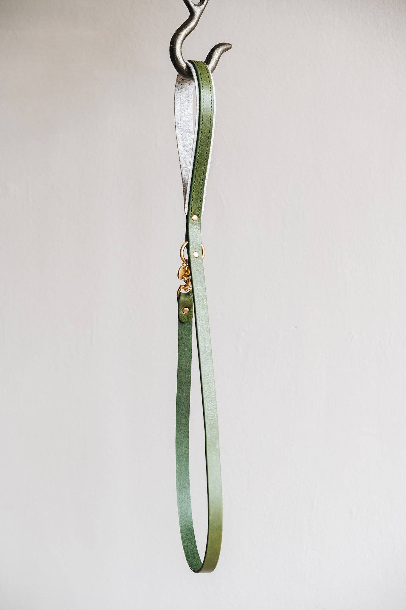 BAND&ROLL - Wholesale Pet Leash - Dog - LIGHTWEIGHT SHORT LEATHER LEASH. HITCH air2