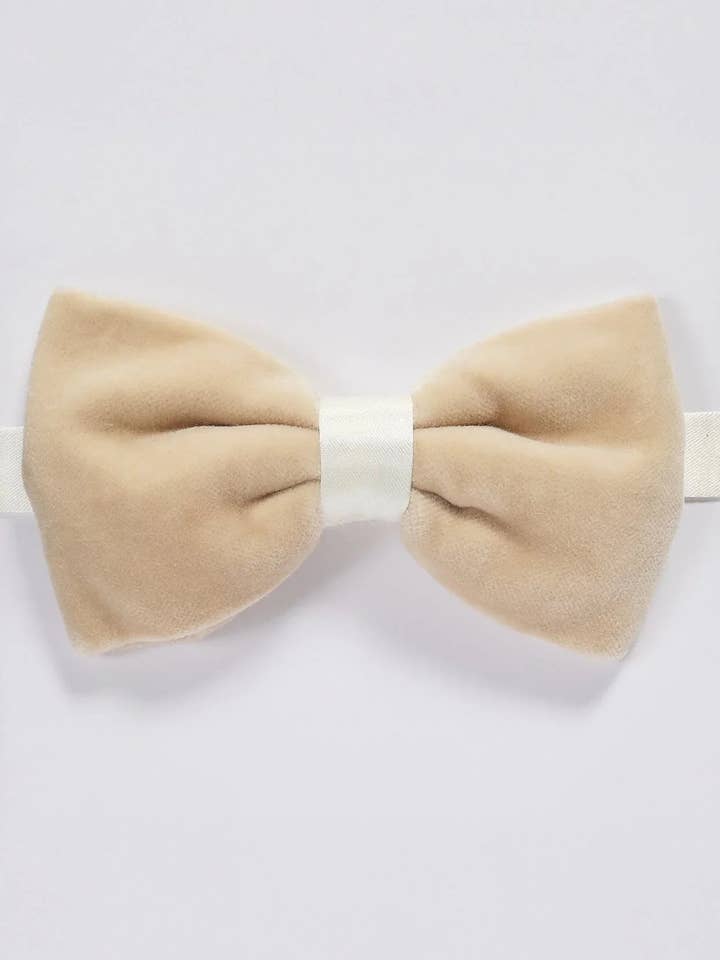 Katoenen Fluwelen Voorgeknoopte Vlinderdas - Beige voor wholesale door Ron Tomson