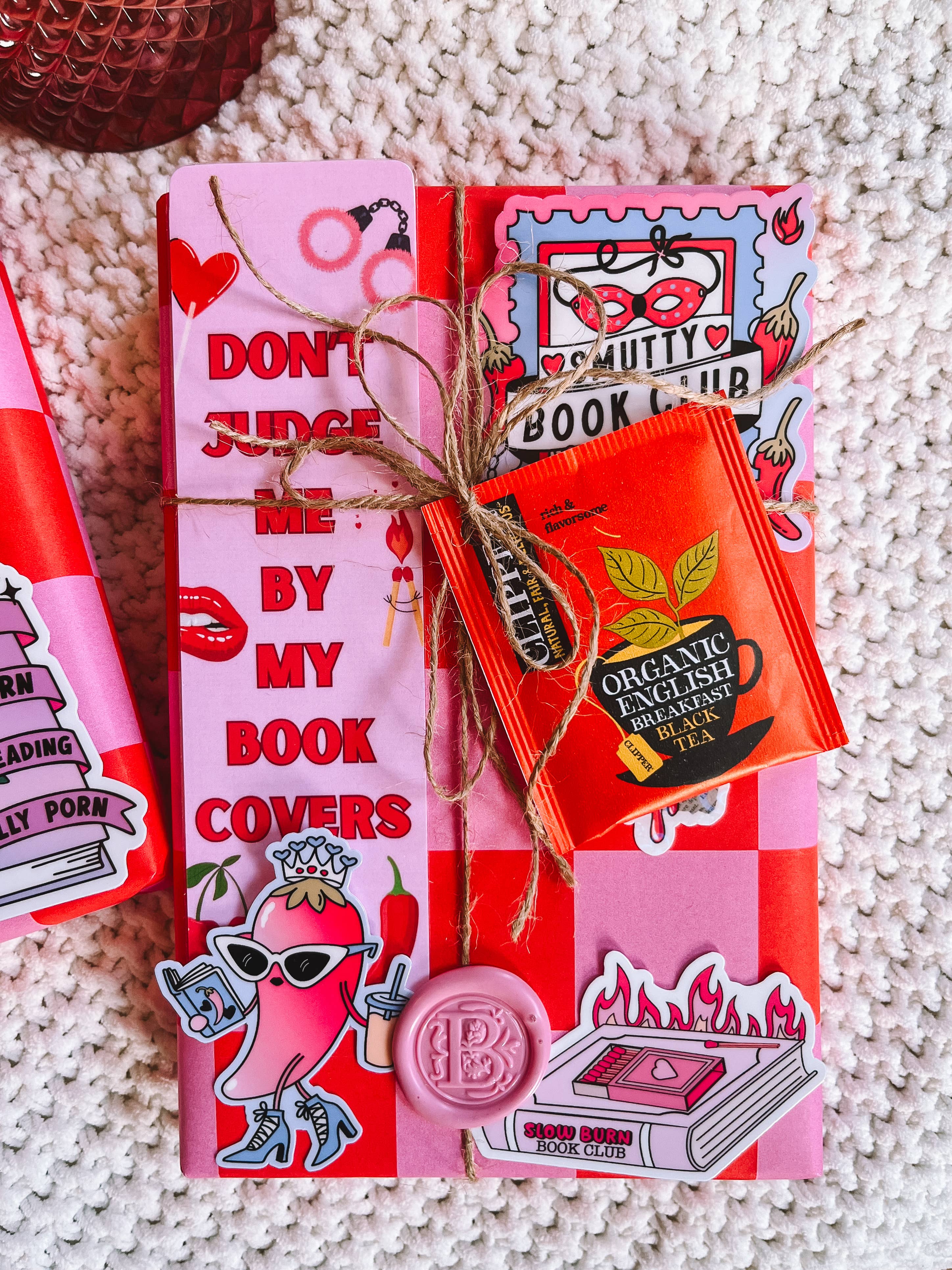 Belladonna Book Coven – wholesale Romance novel – SMUT Romance Blind Date with a Book1