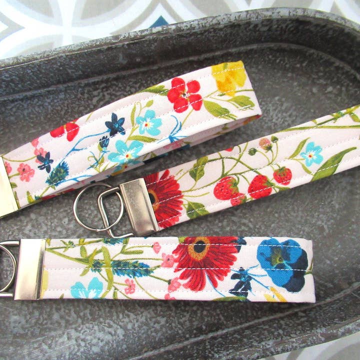 Thread and Purls - Wholesale Keychain – Women's - Key Fob Wristlet, Fabric Wristlet Keychain, Floral Key Fob, Gift for Coworker, Keychain Wristlet, Wrist Lanyard, Stocking Stuffer under 52