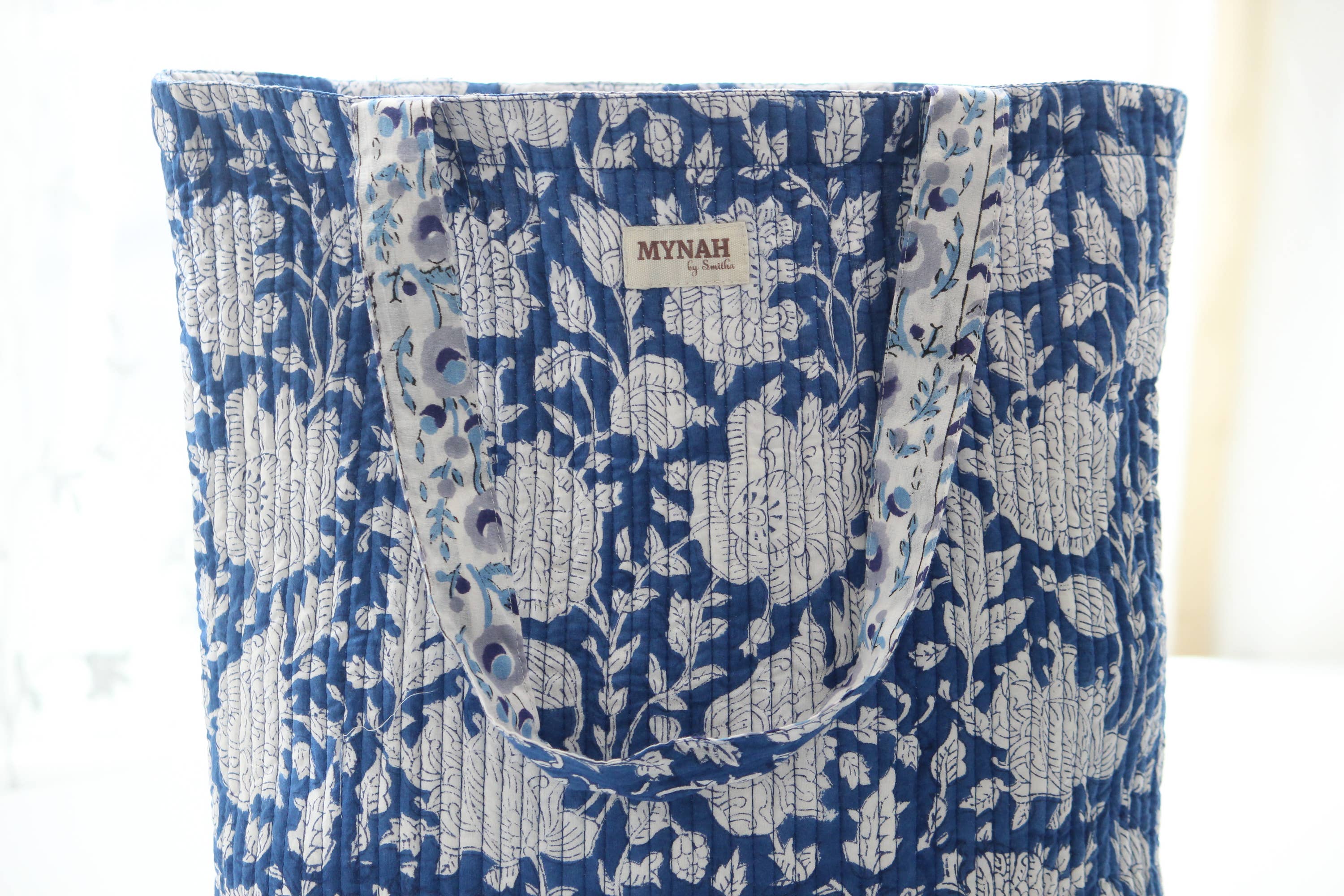 MYNAHbySmitha - Wholesale Draagtas - Dames - Omkeerbare draagtas met porseleinen bloemenprint-Kleine laptoptas2