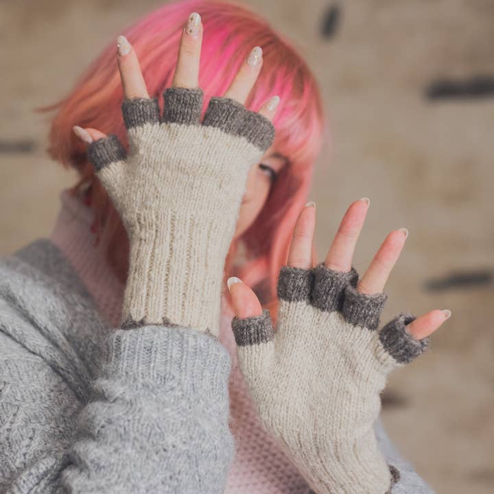 Buno Behen - Wholesale Gloves - Women's - Handmade Organic Naturally Dyed Wool Gloves (Fits S to L)
