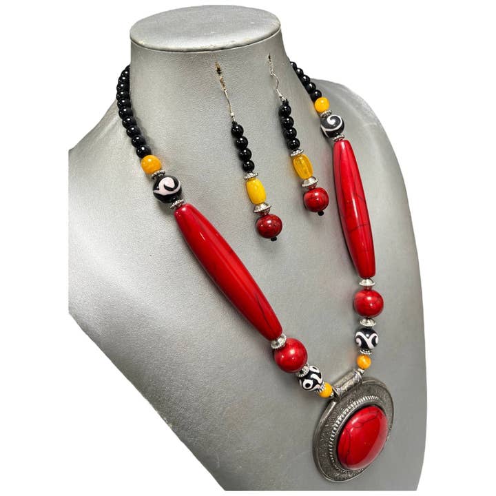 African Stars - Wholesale Jewelry Set - Women's Colored Wooden Necklace Set With Large Pendant -- Jewelry 494