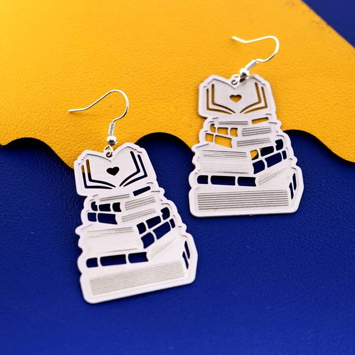 Asymmetriske korroderede hjerte- og bogøreringe for engroshandel hos HappyJewelrySupplies