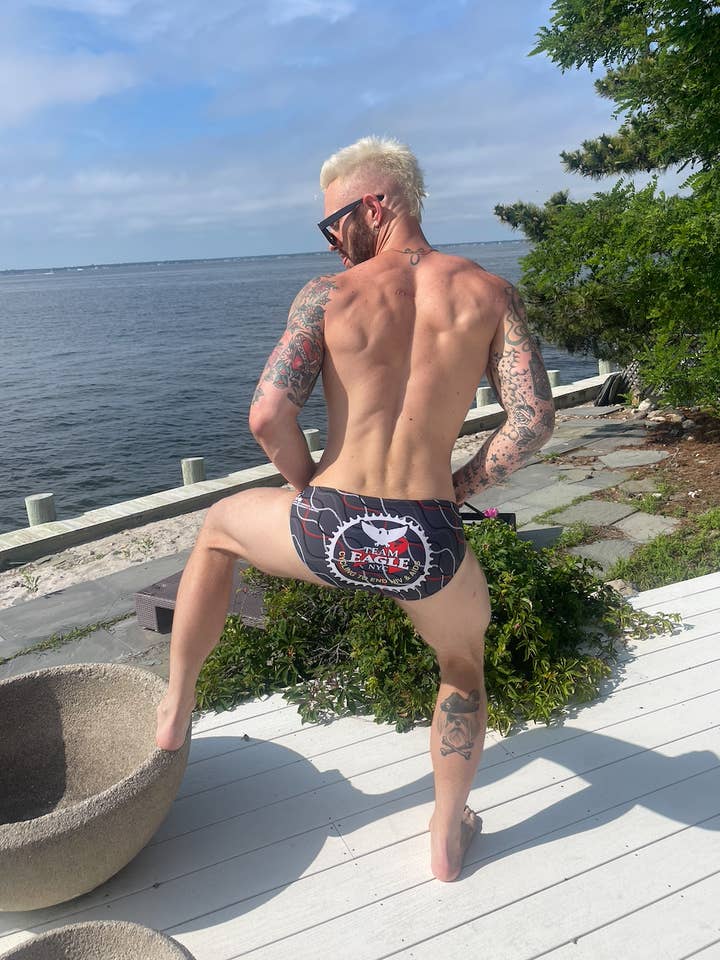 Chris Turk Swim x The Eagle Cycle for the Cause Badehose für den Großhandel von Chris Turk Swim