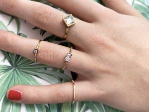 Charmin's Ringen - Vendita all'ingrosso Anelli con pietra singola/solitario - R501 Elegante quadrato in acciaio dorato con zirconia cubica2