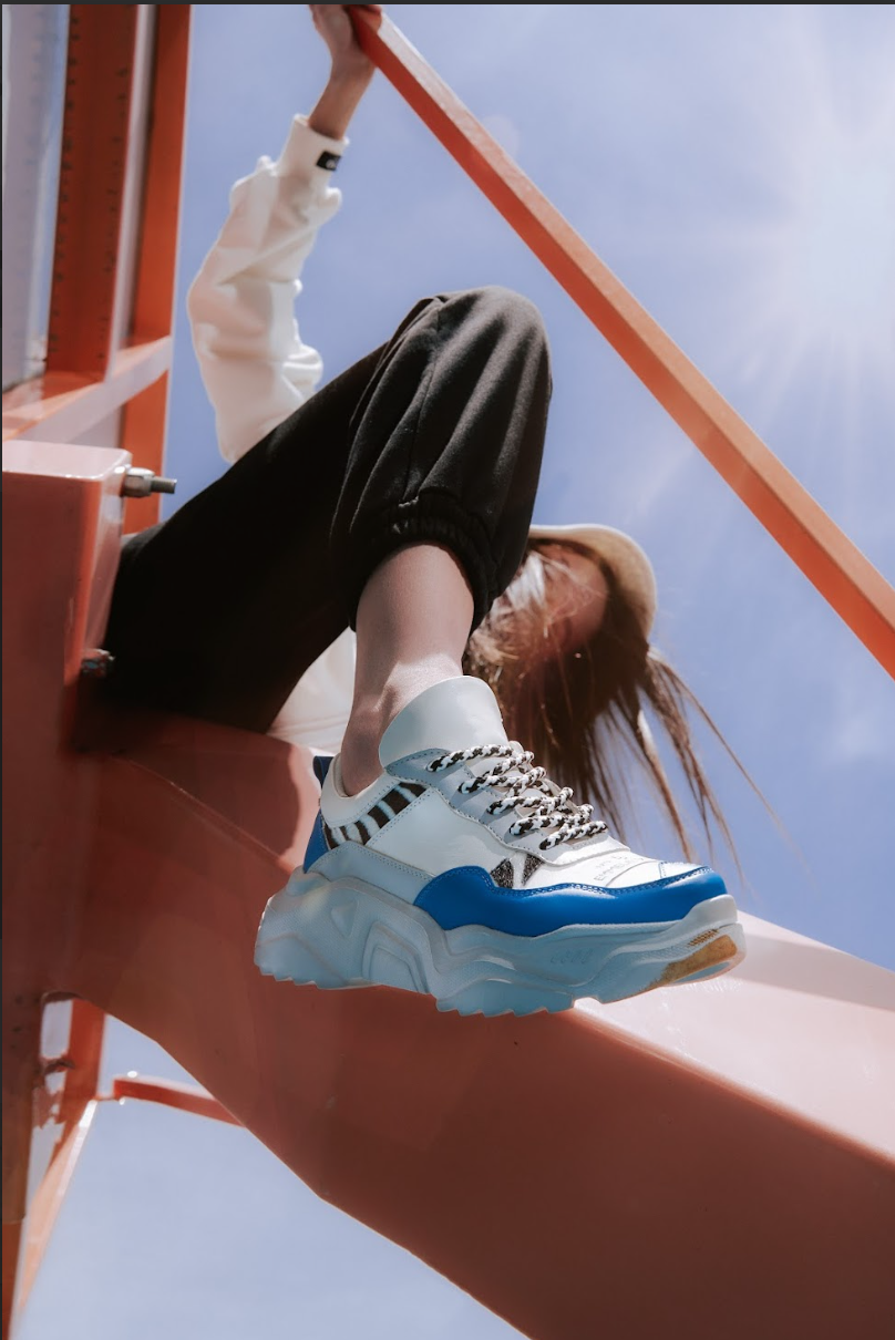 Nenya Fashion Limited - Wholesale Sneakers - Dames - Leather plateau sneakers met veters, zacht en stijlvol9