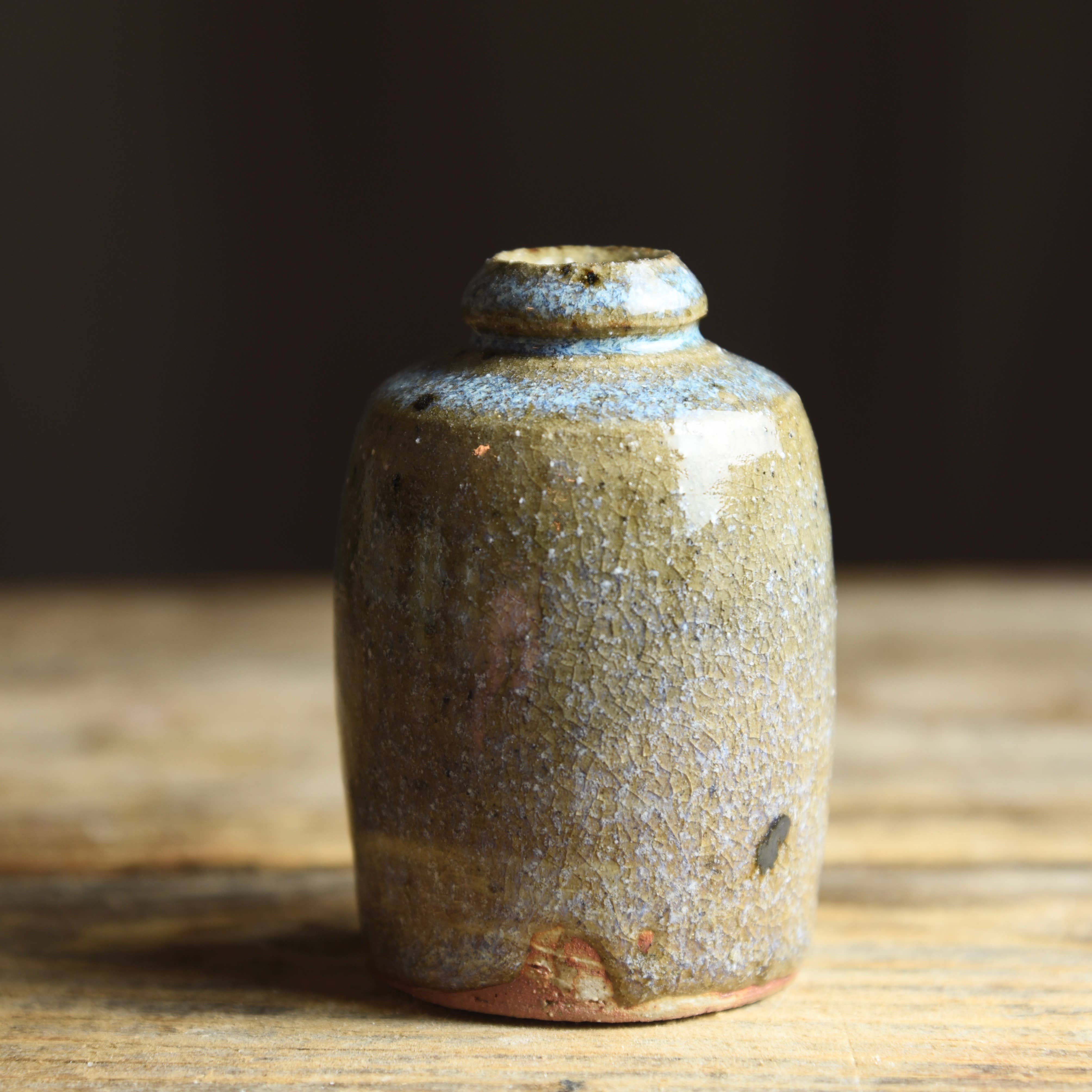 Matt Fishman Pottery – Engroshandel Vase – Wild Clay lille knoppurtevase med askeglasur6