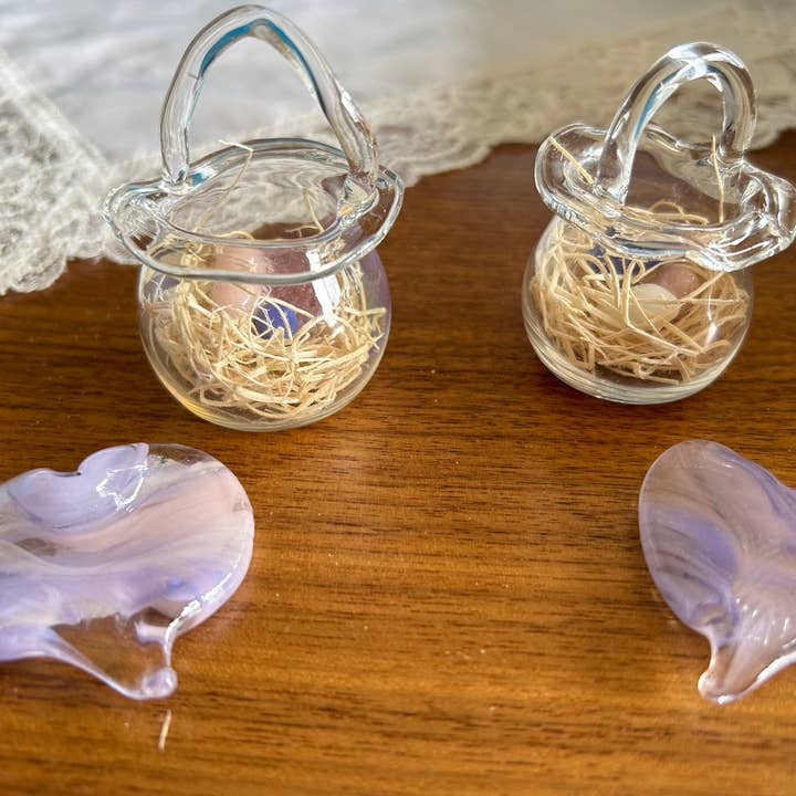 Terrapin Glass Gardens – wholesale Decorative tabletop object – Glass miniature Basket with Eggs1