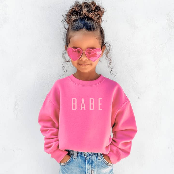 Sweatshirt ras du cou pour tout-petits et jeunes BABE pour la vente par Swain Co.