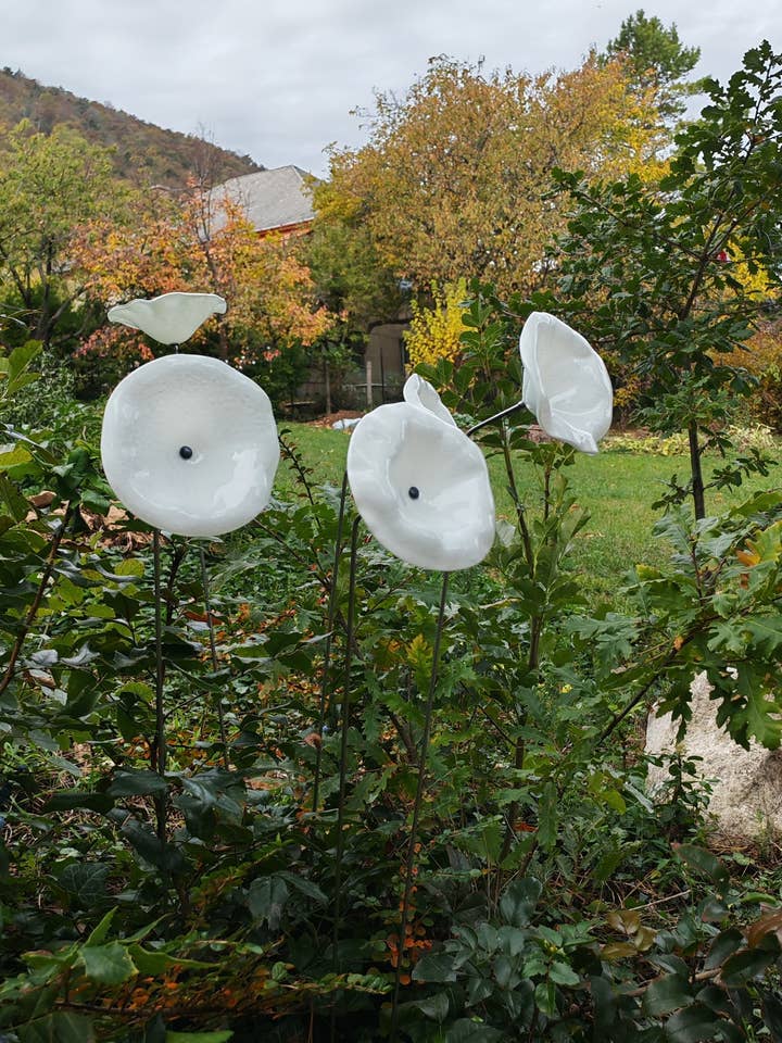 Fiore in vetro medio per esterni in bianco per la vendita all'ingrosso da parte di CARNEOL GLASS