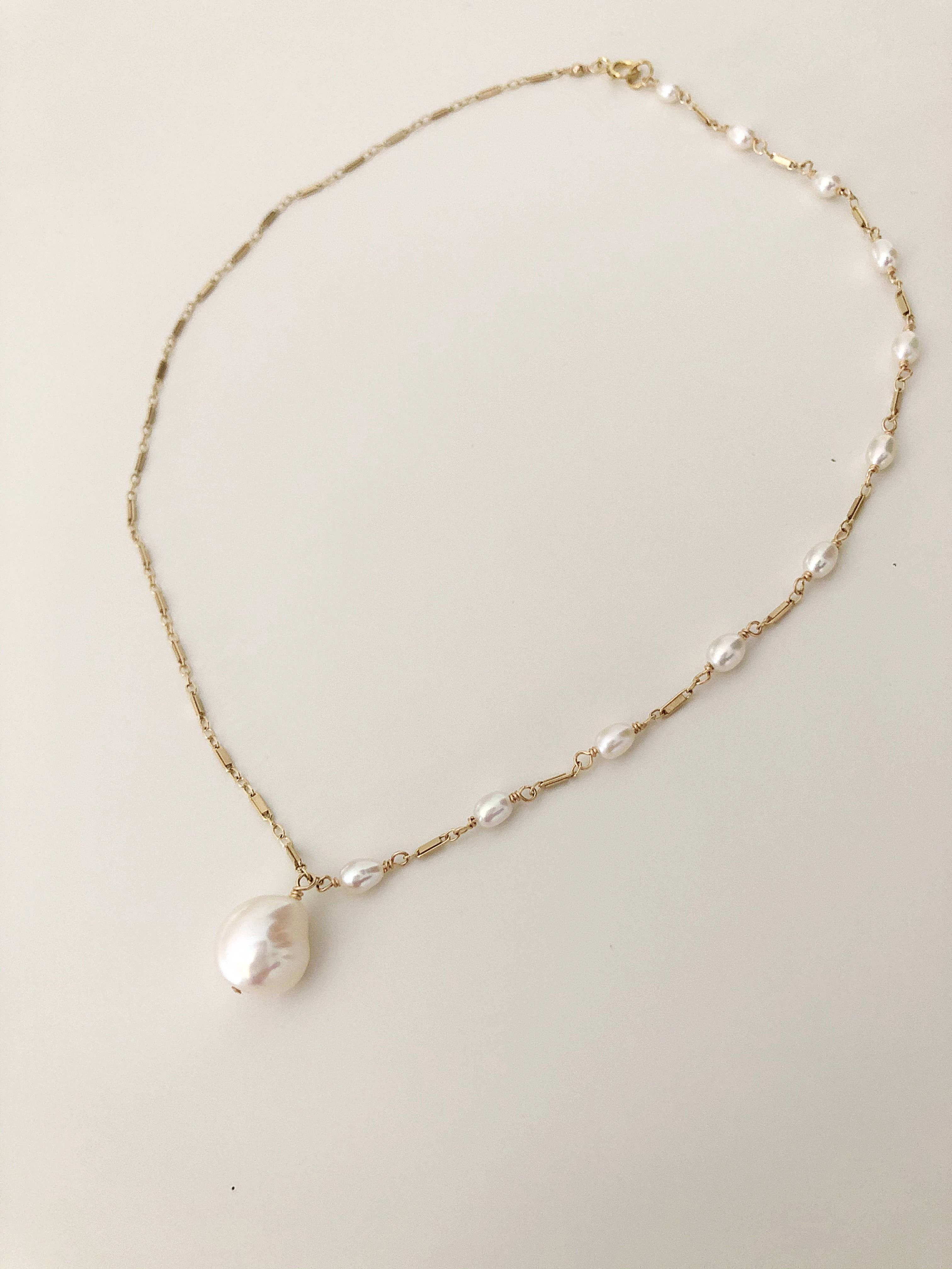 Christine Elizabeth Jewelry – wholesale Hänge-/berlockhalsband – Perla Halsband1