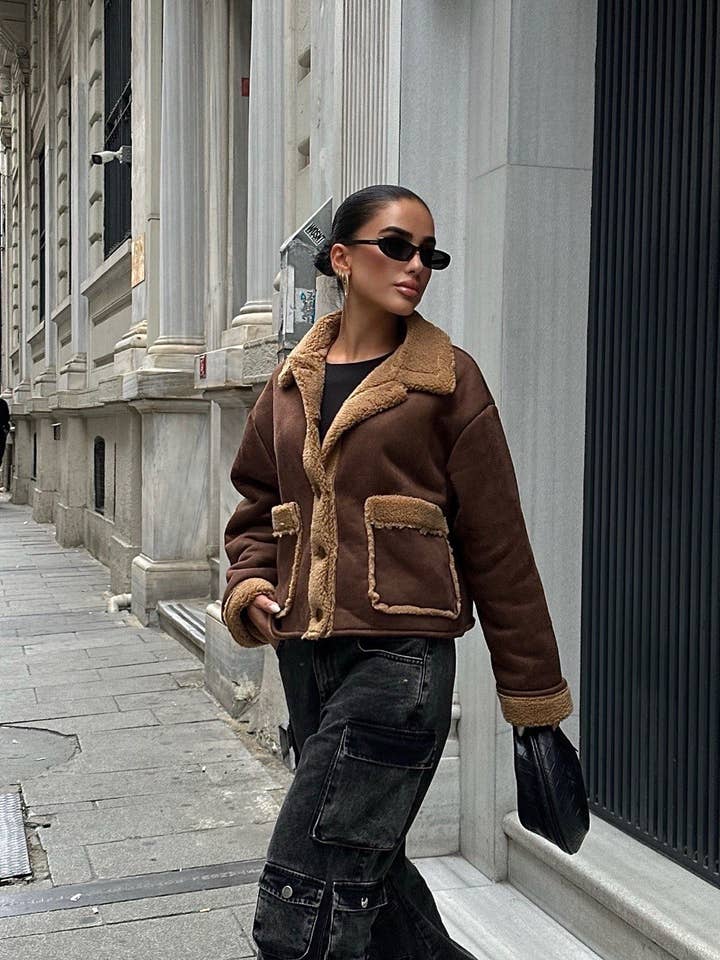 Veste en daim marron avec fourrure intérieure (copie) (copie) pour la vente par Dressentials