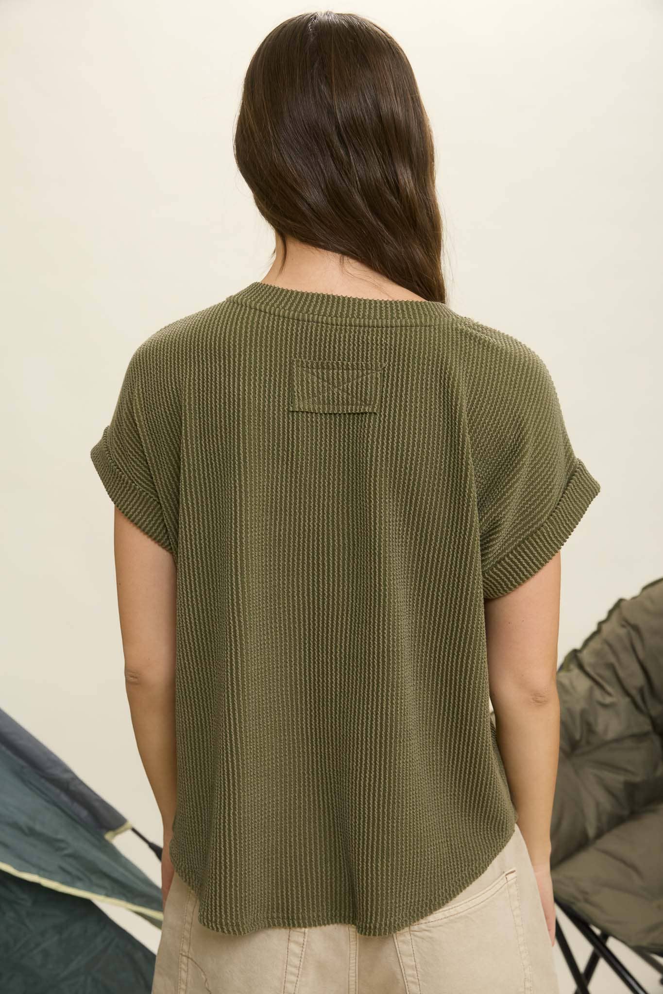 Blu Pepper - Vendita all'ingrosso Top in maglia - Donna - TOP IN MAGLIA A MANICHE CORTE CON POLSINI E SCOLLO ROTONDO A COSTE5