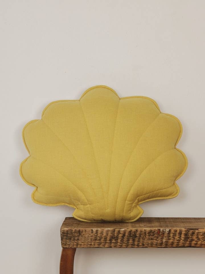 Oreiller en lin « Honey » pour la vente par Moi Mili