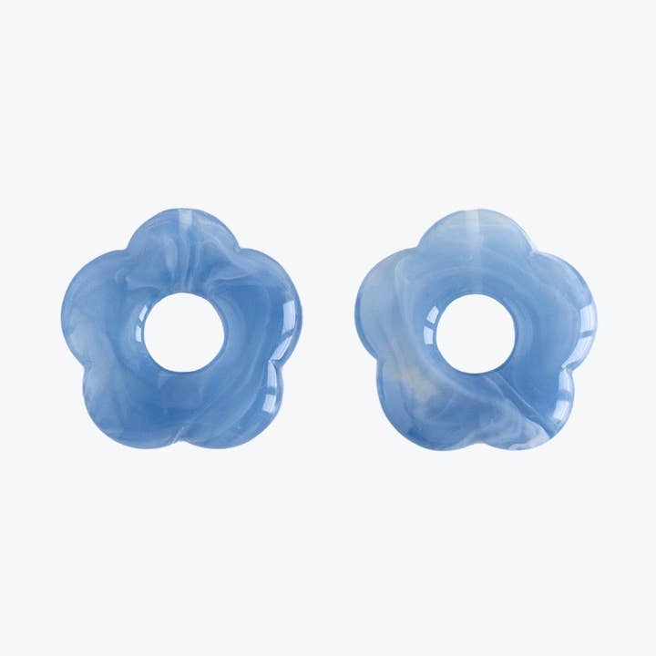 Glansiga prästkragehängen | Handgjorda smycken i lera | LYHO för wholesale av LYHO