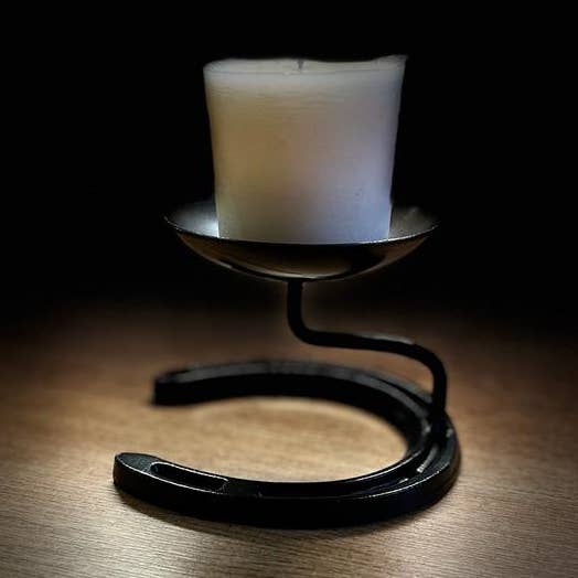 Handgemachter Hufeisen-Kandelaber für den Großhandel von Horseshoe Collection