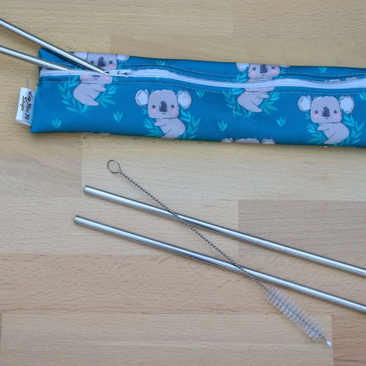 Kenny Straw Pouch for engroshandel hos Little Miss M Designs