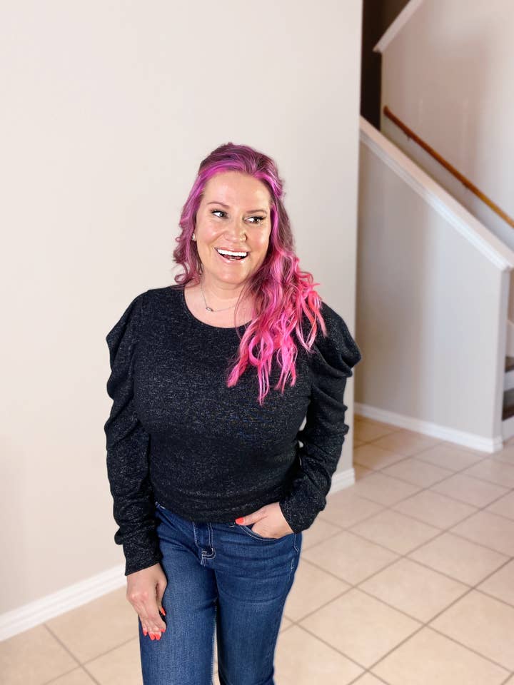 Top à manches drapées en noir - S-3X Packs pour la vente par Misty BD