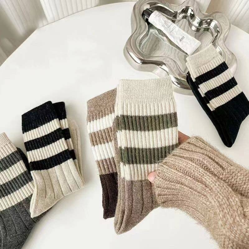 Sweetkama - Vendita all'ingrosso Calzini - Donna - Calze da donna a costine con righe a blocchi di colore SKASC41765