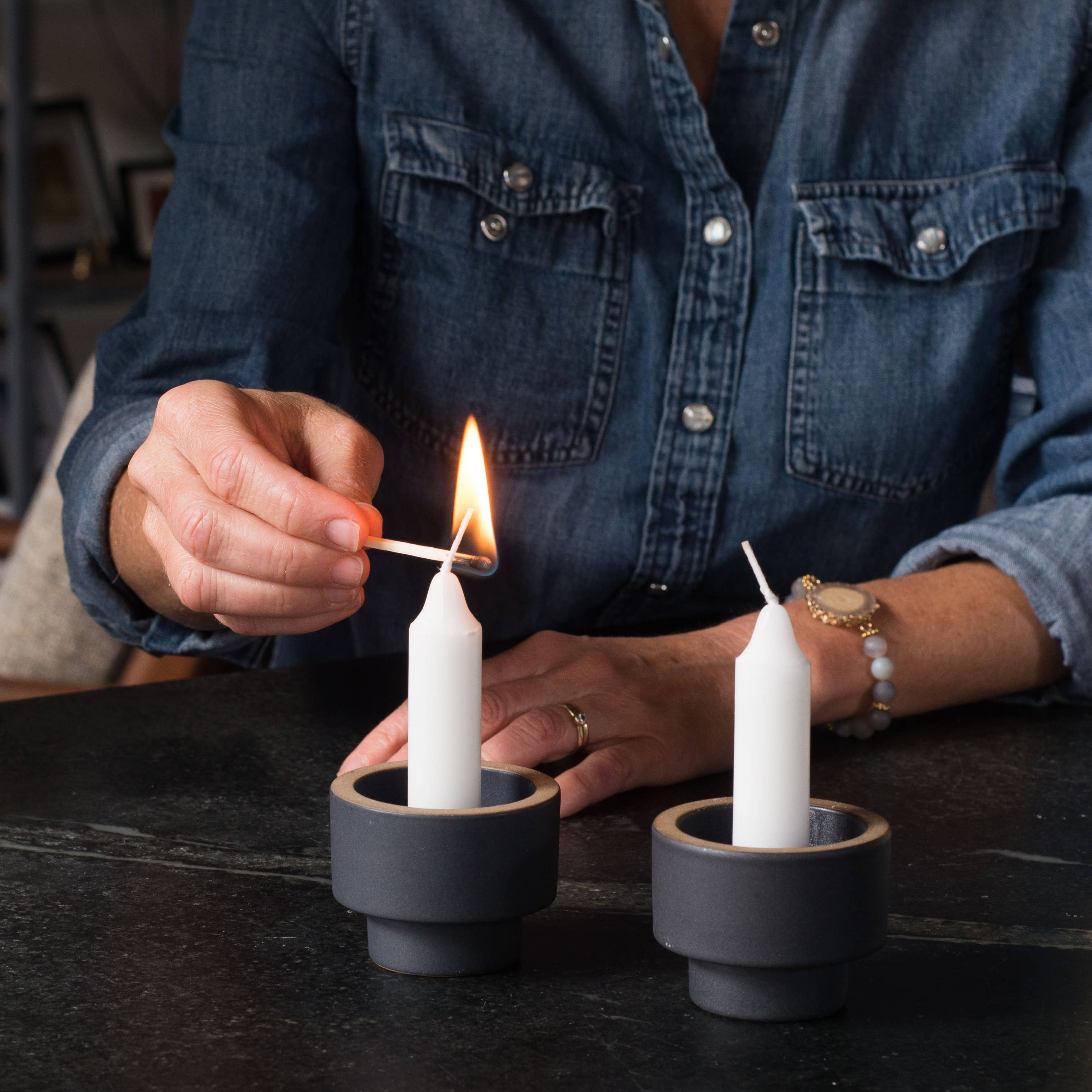 Bianco Candele per Shabbat | Confezione da 12 in vendita all'ingrosso su Faire1