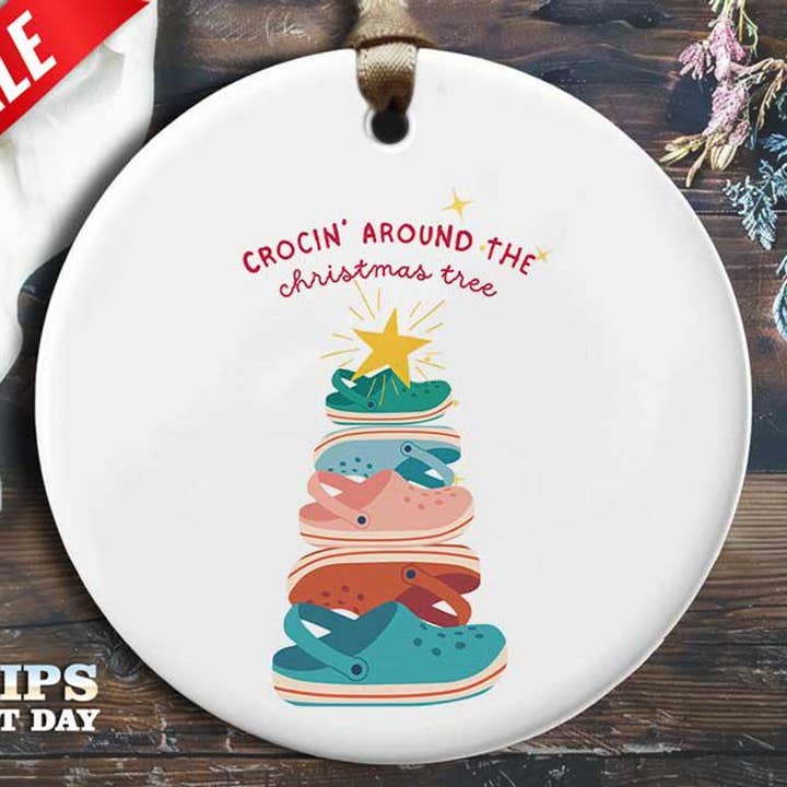 Grappige Crocs Kerstboom Ornament - 'Crocin' rond de voor wholesale door VenusArtsShop