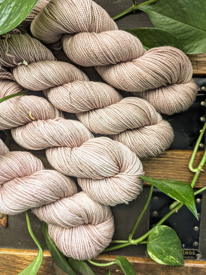 Tenahkt, Yarn Fingering Superwash Merino Wool/Nylon 4-pack for wholesale by The Ginger Needle