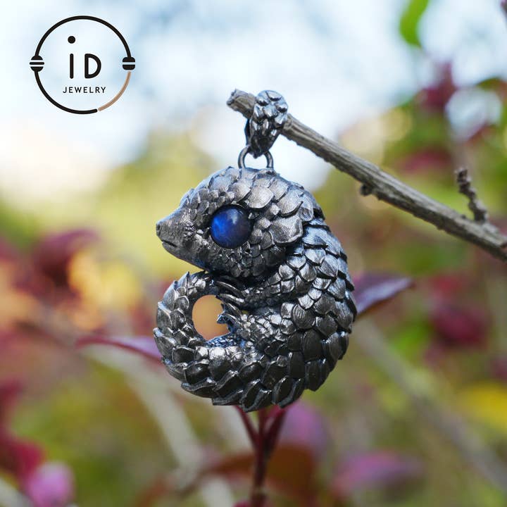 Pendentif Totem Animal en Labradorite en Argent Sterling 925 dans un Style Fantaisie Mystique comme Charm de Collier, Cadeau pour Elle pour les Fêtes de Noël pour la vente par idjewelry